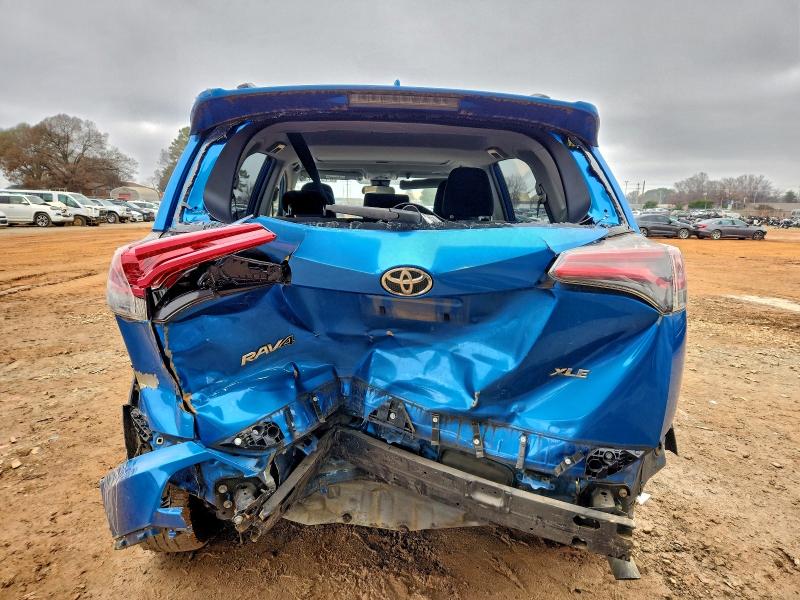 Photo 6 from auction – 2017 TOYOTA RAV4 XLE with VIN JTMWFREV5HJ701883