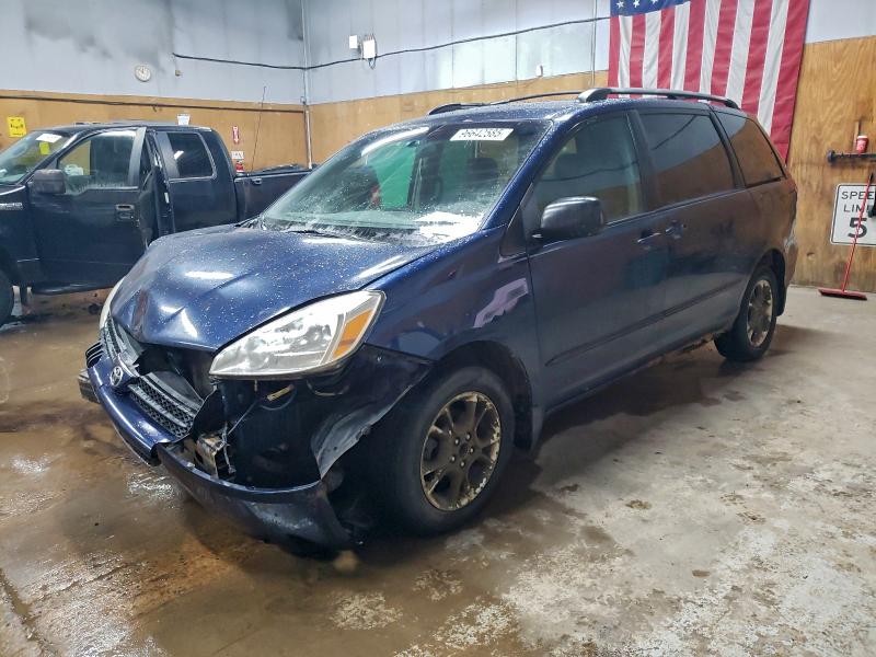 TOYOTA SIENNA LE 2004 with VIN 5TDBA23C04S024230 - Photo from auction