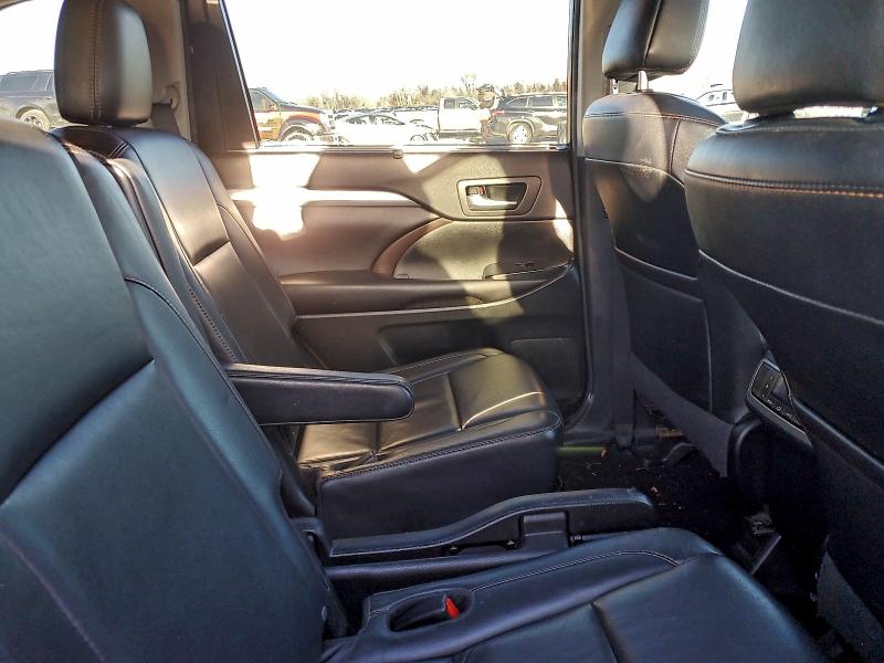 Фото 10 с аукциона – 2016 TOYOTA HIGHLANDER с VIN 5TDJKRFH8GS307309