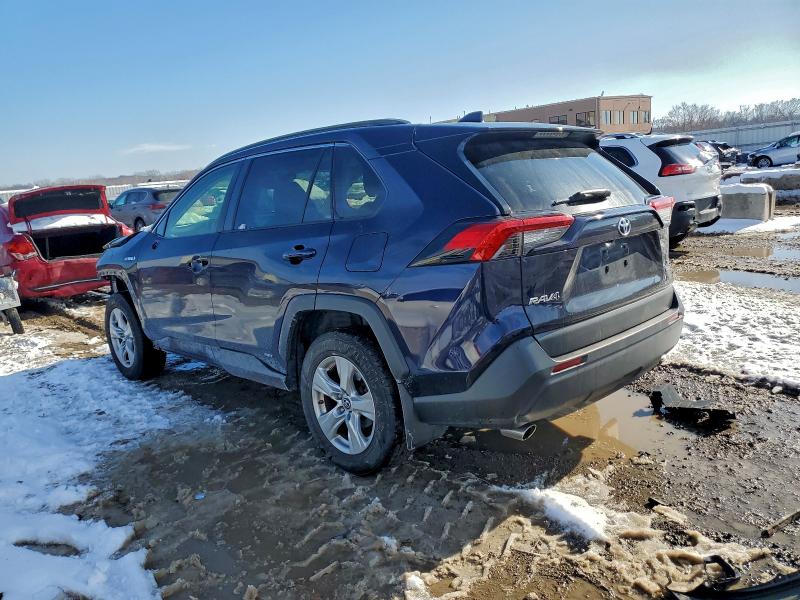 Photo 2 from auction – 2019 TOYOTA RAV4 XLE with VIN JTMRWRFVXKD028235