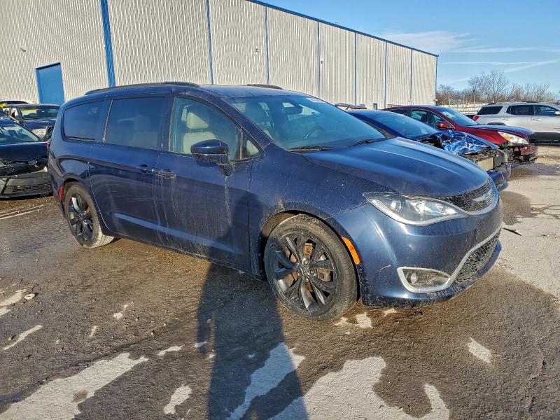 Photo 4 from auction – 2019 CHRYSLER PACIFICA T with VIN 2C4RC1FG2KR554982