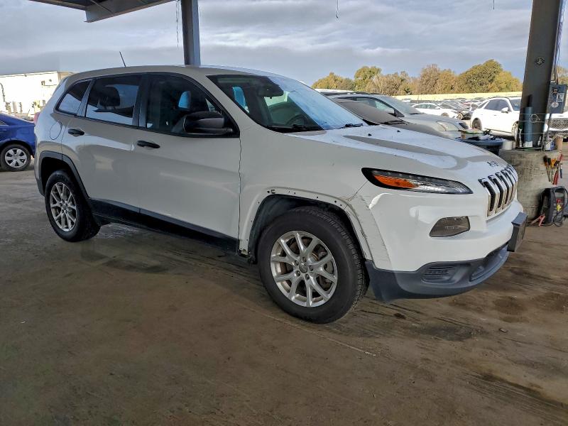 Photo 4 from auction – 2014 JEEP CHEROKEE S with VIN 1C4PJMAB1EW219220