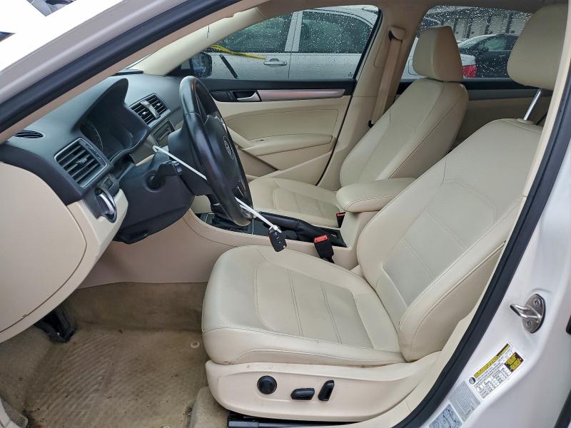 Photo 7 from auction – 2015 VOLKSWAGEN PASSAT S with VIN 1VWAT7A36FC107040