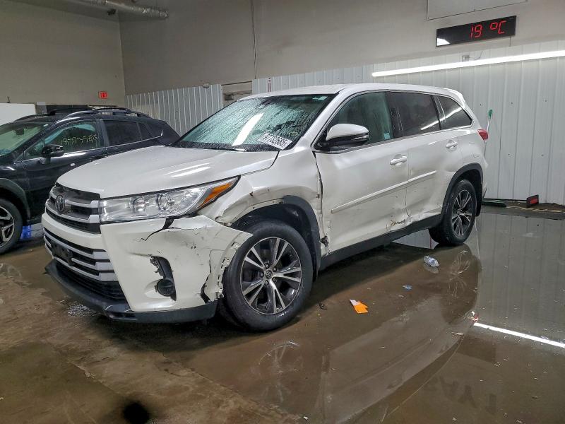 TOYOTA HIGHLANDER 2019 with VIN 5TDBZRFH9KS703595 - Photo from auction