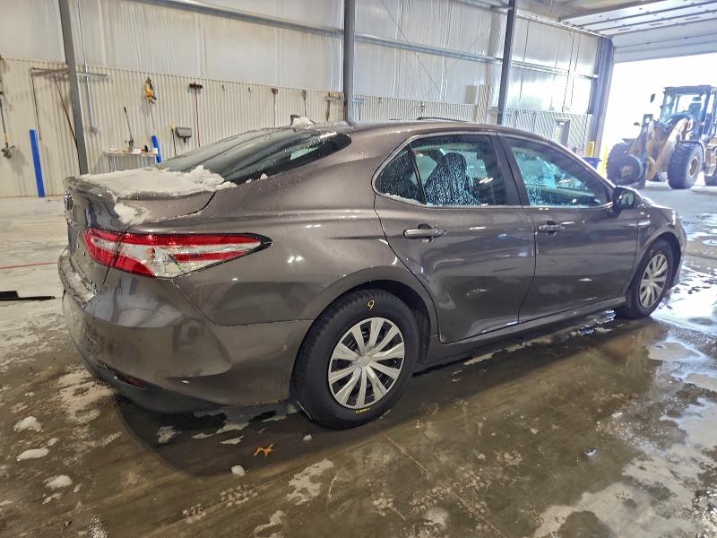 Photo 3 from auction – 2020 TOYOTA CAMRY LE with VIN 4T1C31AK8LU531885
