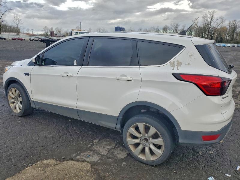 Photo 2 from auction – 2019 FORD ESCAPE with VIN 1FMCU0GD7KUB07399