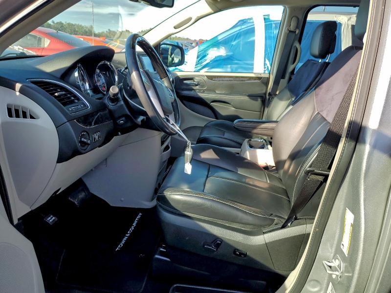 Photo 7 from auction – 2015 CHRYSLER TOWN & COU with VIN 2C4RC1GG6FR582997
