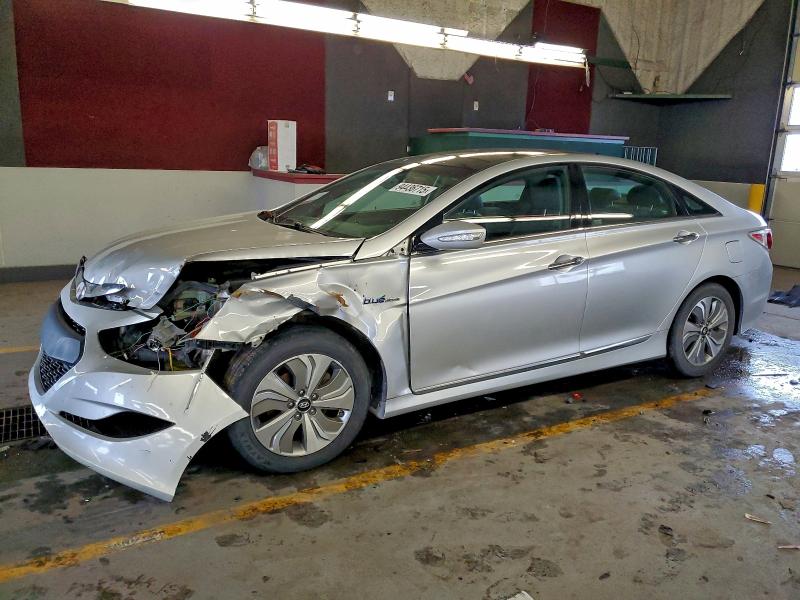 HYUNDAI SONATA 2014 with VIN KMHEC4A47EA102396 - Photo from auction