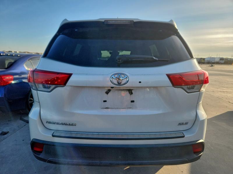 Zdjęcie 6 z aukcji – 2018 TOYOTA HIGHLANDER z VIN 5TDKZRFH9JS526738