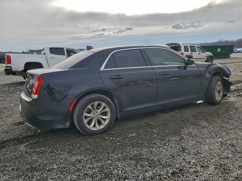 Photo 3 from auction – 2015 CHRYSLER 300 LIMITE with VIN 2C3CCAAG9FH920840