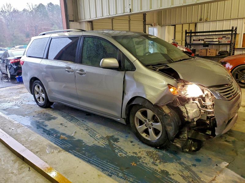 Photo 4 from auction – 2017 TOYOTA SIENNA LE with VIN 5TDKZ3DC9HS805587
