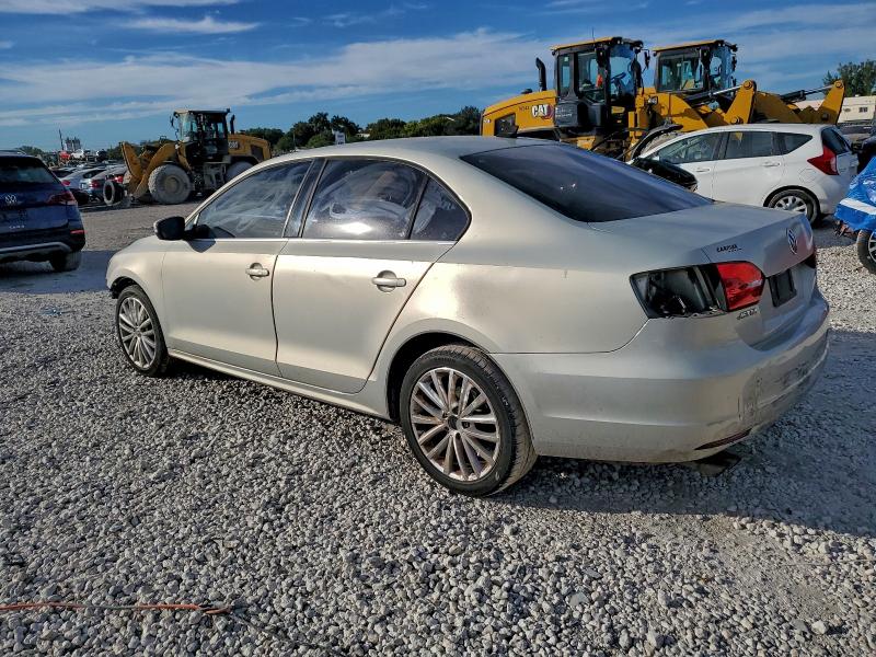 Photo 2 from auction – 2011 VOLKSWAGEN JETTA SEL with VIN 3VWLX7AJ6BM324835
