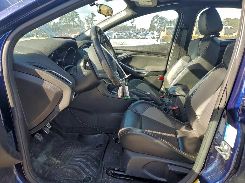 Photo 7 from auction – 2017 FORD FOCUS ST with VIN 1FADP3L94HL221528