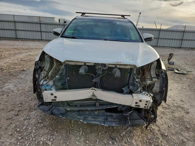 Photo 5 from auction – 2015 TOYOTA HIGHLANDER with VIN 5TDJKRFH1FS145943