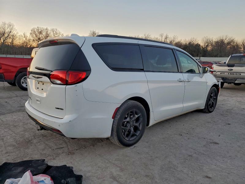 Photo 3 from auction – 2019 CHRYSLER PACIFICA L with VIN 2C4RC1GG9KR569087