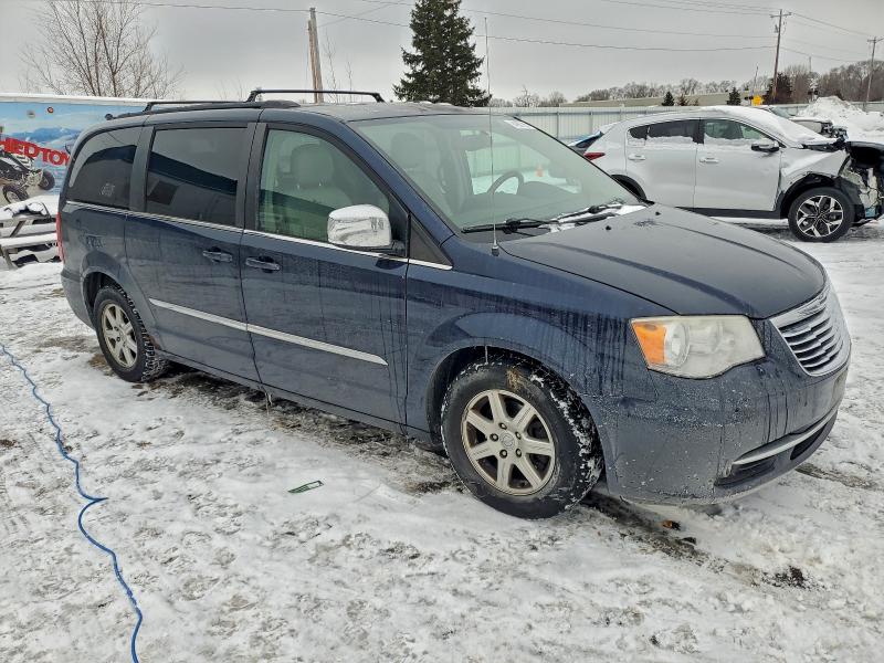 Photo 4 from auction – 2013 CHRYSLER TOWN & COU with VIN 2C4RC1BG6DR525820