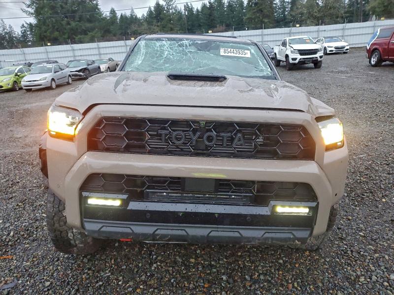 Photo 5 from auction – 2025 TOYOTA 4RUNNER LI with VIN JTEVB5BRXS5011114