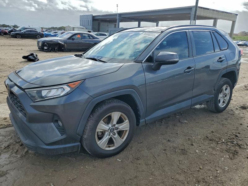 TOYOTA RAV4 XLE 2020 with VIN 2T3W1RFV2LC069322 - Photo from auction