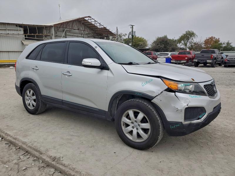 Photo 4 from auction – 2013 KIA SORENTO LX with VIN 5XYKT3A16DG375917