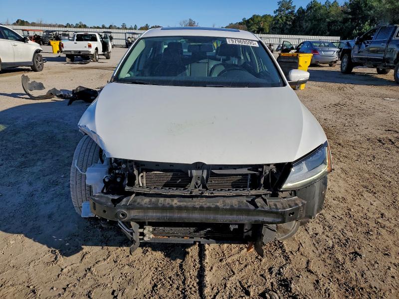 Zdjęcie 5 z aukcji – 2017 VOLKSWAGEN JETTA SE z VIN 3VWDB7AJ9HM210226