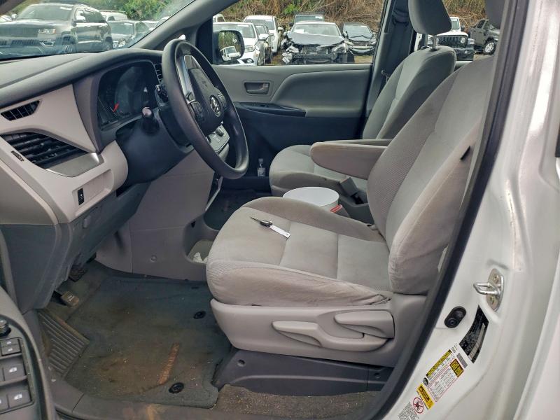 Photo 7 from auction – 2017 TOYOTA SIENNA with VIN 5TDZZ3DC3HS890098