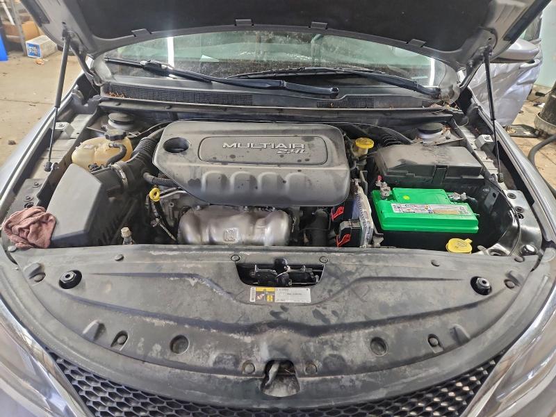Photo 11 from auction – 2015 CHRYSLER 200 LIMITE with VIN 1C3CCCAB9FN702596