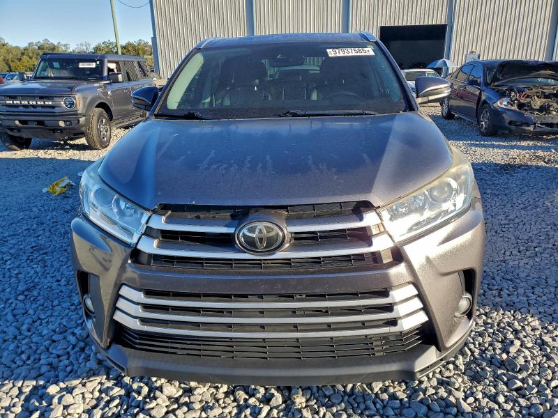 Photo 5 from auction – 2017 TOYOTA HIGHLANDER with VIN 5TDKZRFH9HS524224