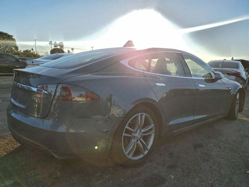Photo 3 from auction – 2013 TESLA MODEL S with VIN 5YJSA1AG0DFP08473