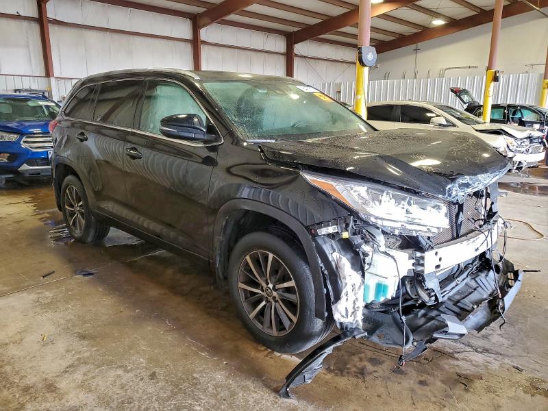 Photo 4 from auction – 2018 TOYOTA HIGHLANDER with VIN 5TDJZRFH4JS539330