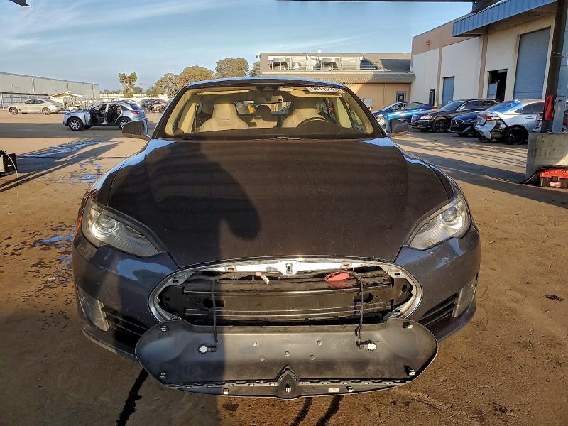 Photo 5 from auction – 2015 TESLA MODEL S 85 with VIN 5YJSA1H1XFF091538