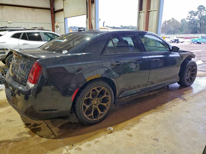 Photo 3 from auction – 2017 CHRYSLER 300 S with VIN 2C3CCABG2HH661383