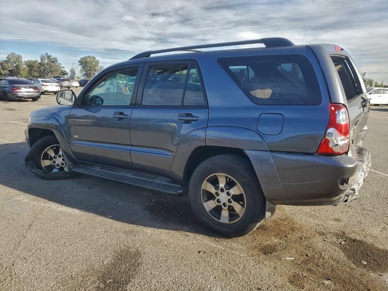 Photo 2 from auction – 2004 TOYOTA 4RUNNER SR with VIN JTEZU14R640027795