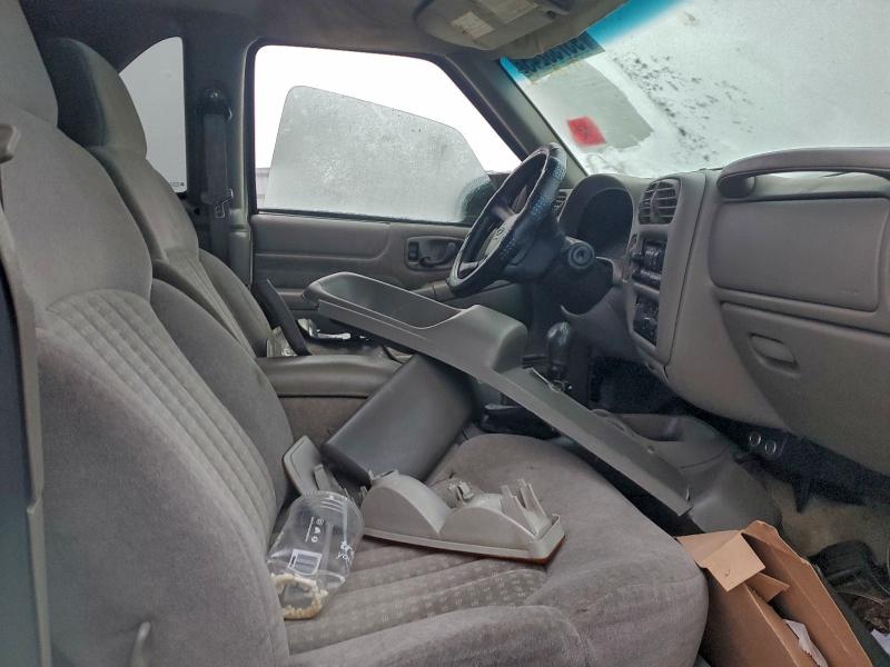 Фото 11 с аукциона – 2002 CHEVROLET BLAZER с VIN 1GNCT18W62K141561