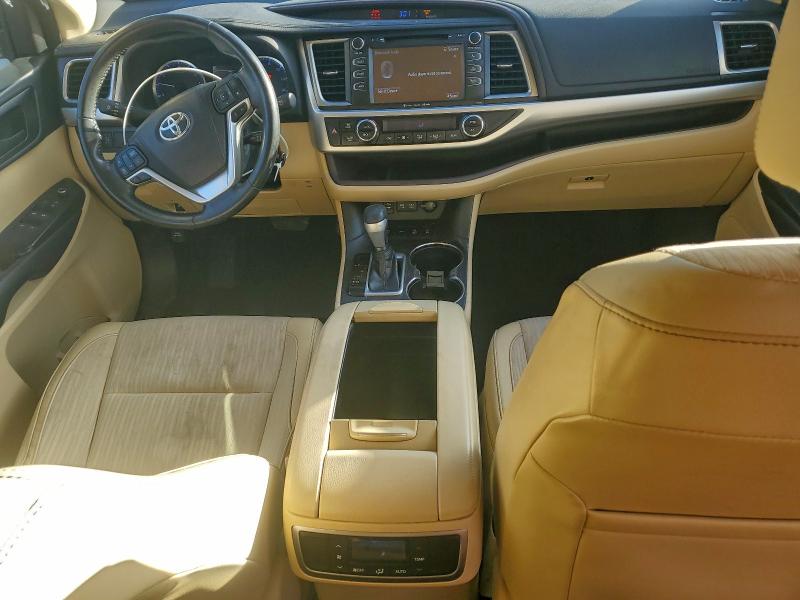 Photo 8 from auction – 2018 TOYOTA HIGHLANDER with VIN 5TDBZRFH6JS865876