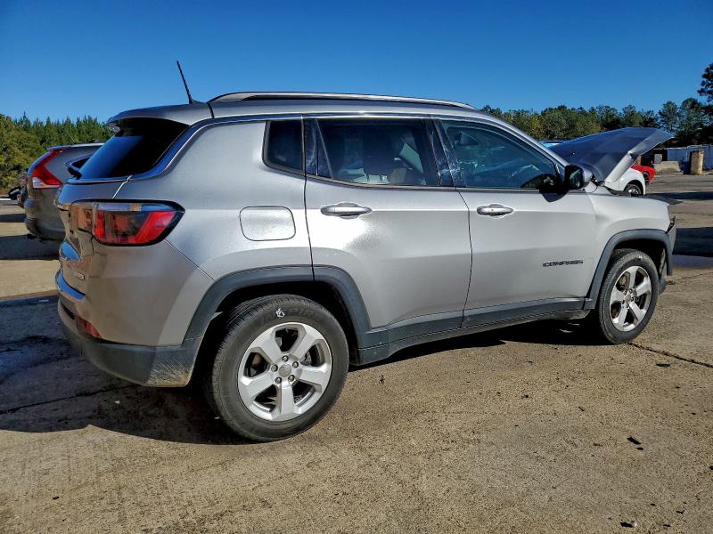 Photo 3 from auction – 2018 JEEP COMPASS with VIN 3C4NJCBB7JT300559