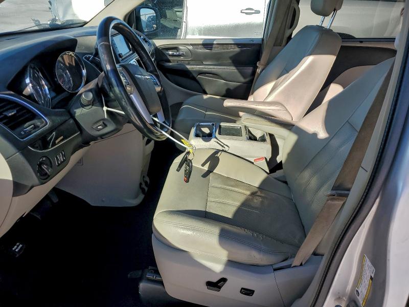 Photo 7 from auction – 2011 CHRYSLER TOWN & COU with VIN 2A4RR8DG6BR633527