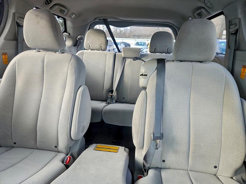 Photo 10 from auction – 2013 TOYOTA SIENNA LE with VIN 5TDKK3DC4DS393934