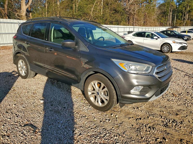 Photo 4 from auction – 2017 FORD ESCAPE SE with VIN 1FMCU0GD3HUD24439