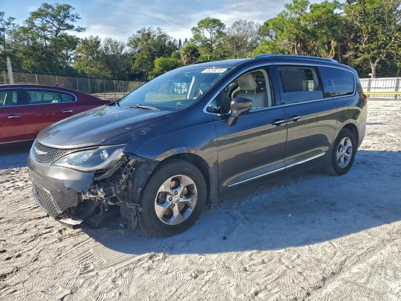 CHRYSLER PACIFICA T 2017 with VIN 2C4RC1EG3HR752769 - Photo from auction