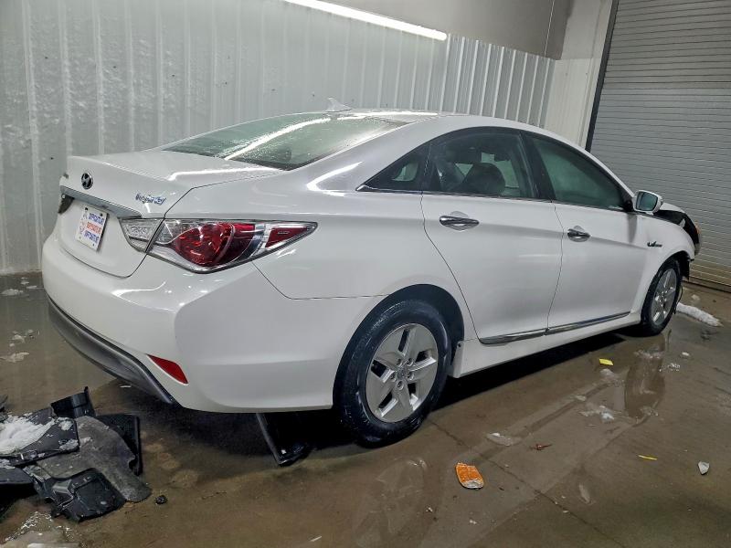 Photo 3 from auction – 2011 HYUNDAI SONATA HYB with VIN KMHEC4A43BA003313