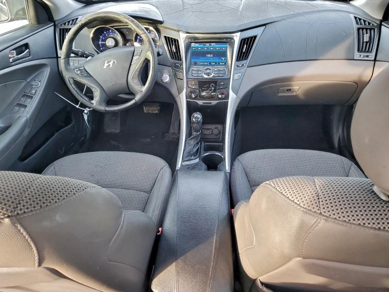 Photo 8 from auction – 2012 HYUNDAI SONATA SE with VIN 5NPEC4AC2CH444937