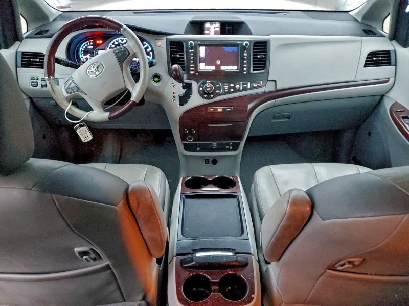 Photo 8 from auction – 2011 TOYOTA SIENNA XLE with VIN 5TDYK3DC5BS161334