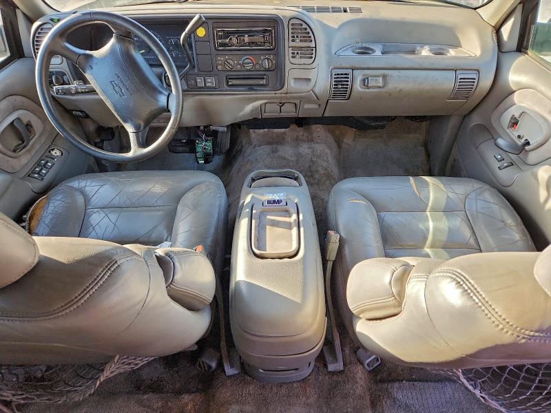 Photo 8 from auction – 1996 CHEVROLET SUBURBAN K with VIN 1GNFK16RXTJ370197