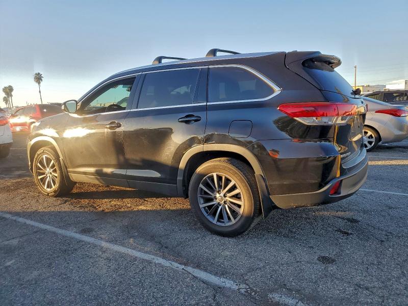 Photo 2 from auction – 2019 TOYOTA HIGHLANDER with VIN 5TDJZRFH8KS718696