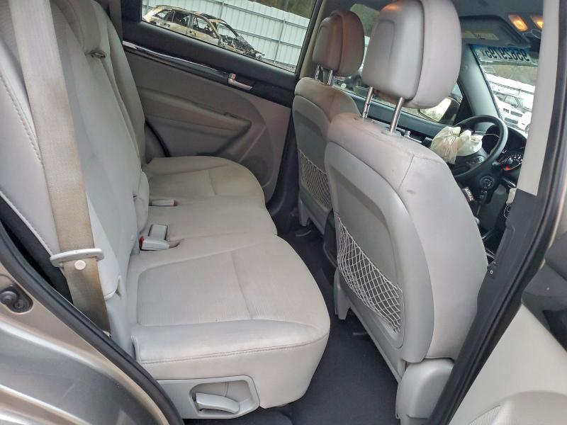Photo 11 from auction – 2015 KIA SORENTO with VIN 5XYKT3A66FG637790