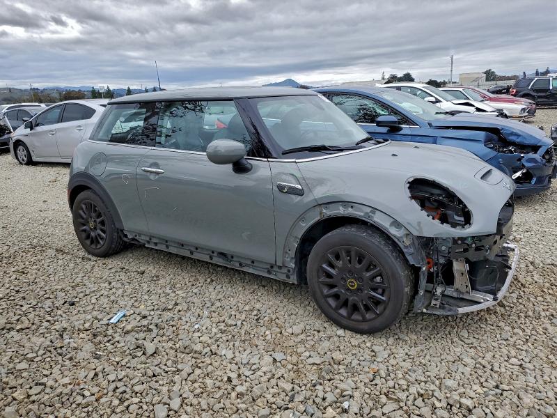 Photo 4 from auction – 2023 MINI COOPER SE with VIN WMW13DJ07P2S75426