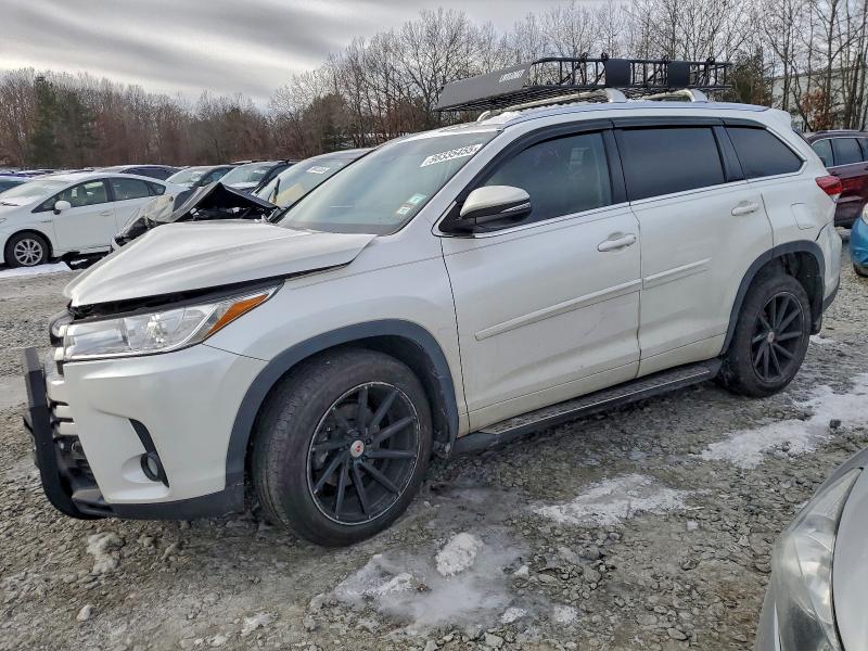 TOYOTA HIGHLANDER 2018 with VIN 5TDJZRFH0JS851032 - Photo from auction