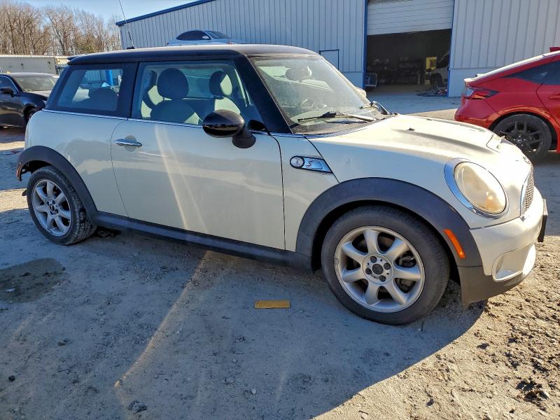 Photo 4 from auction – 2010 MINI COOPER S with VIN WMWMF7C56ATZ69430