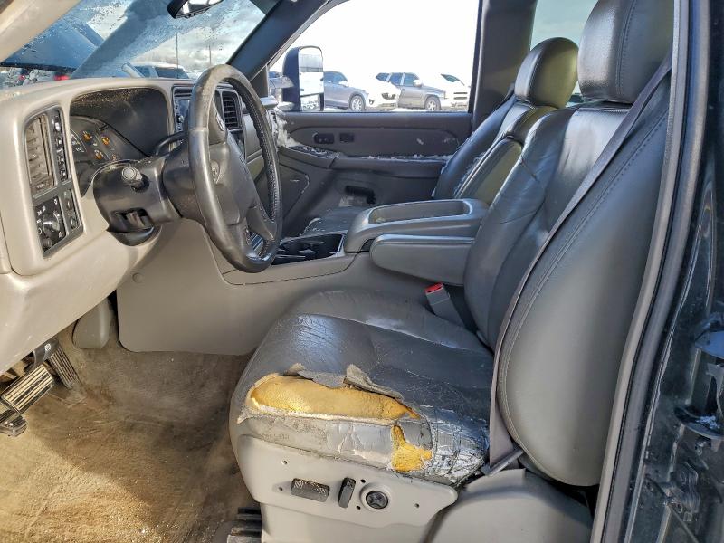 Photo 7 from auction – 2004 CHEVROLET SILVERADO with VIN 1GCEK19T04E155823