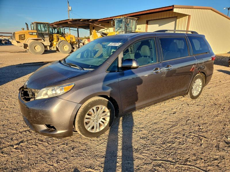 TOYOTA SIENNA XLE 2016 with VIN 5TDYK3DC8GS709849 - Photo from auction